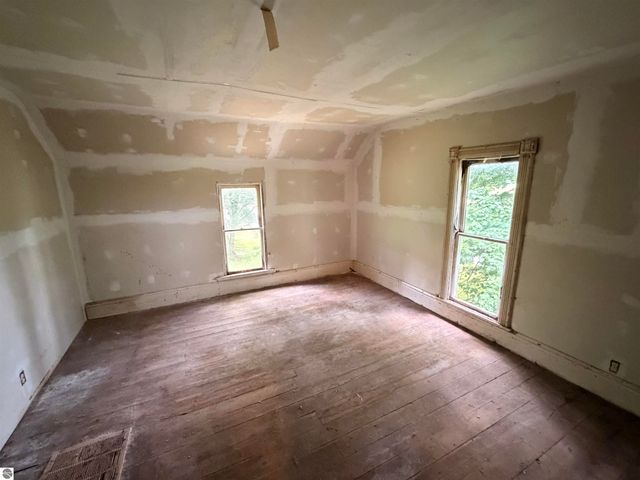 10260 E Coe Road, St Louis, MI 48880