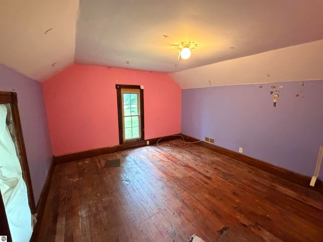 10260 E Coe Road, St Louis, MI 48880