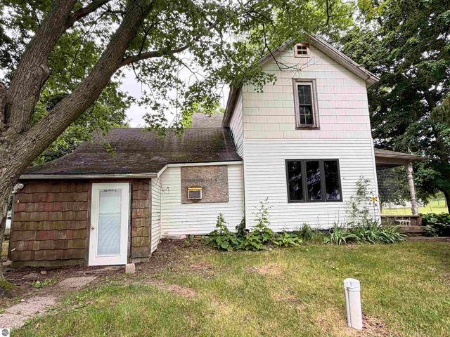 10260 E Coe Road, St Louis, MI 48880