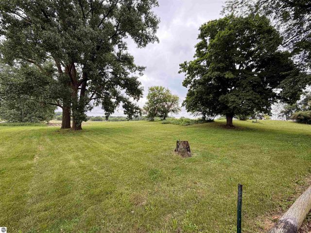 10260 E Coe Road, St Louis, MI 48880