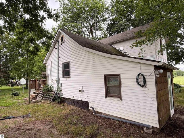 10260 E Coe Road, St Louis, MI 48880