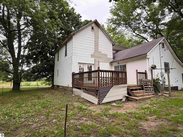 10260 E Coe Road, St Louis, MI 48880