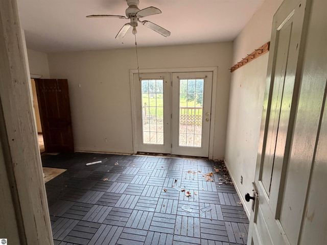 10260 E Coe Road, St Louis, MI 48880