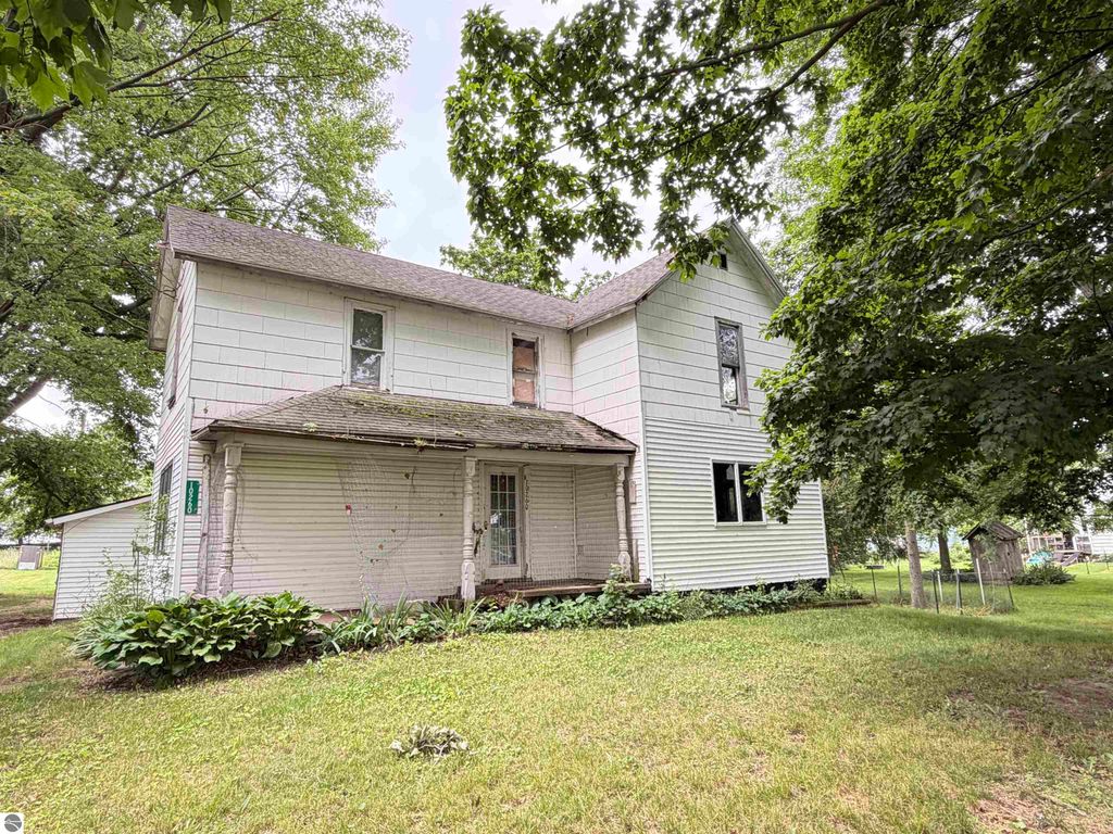 10260 E Coe Road, St Louis, MI 48880