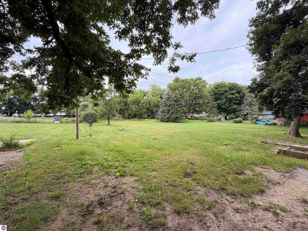 Image 20 of property listing at 10260 E Coe Road, St Louis, MI 48880