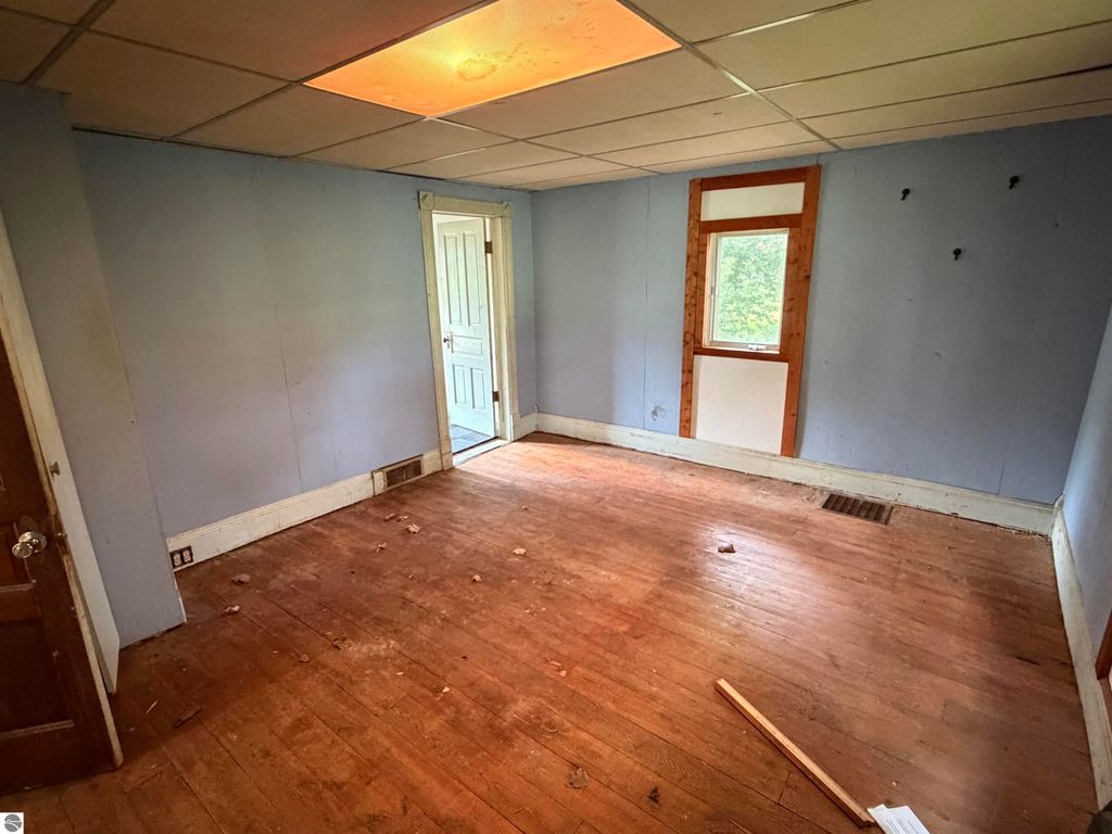Image 6 of property listing at 10260 E Coe Road, St Louis, MI 48880
