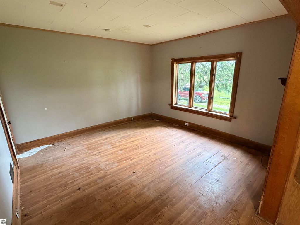 Image 9 of property listing at 10260 E Coe Road, St Louis, MI 48880