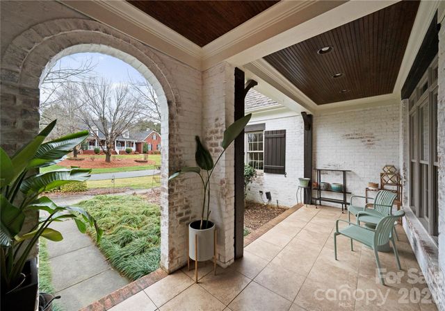 814 Kings Crossing Drive NW, Concord, NC 28027