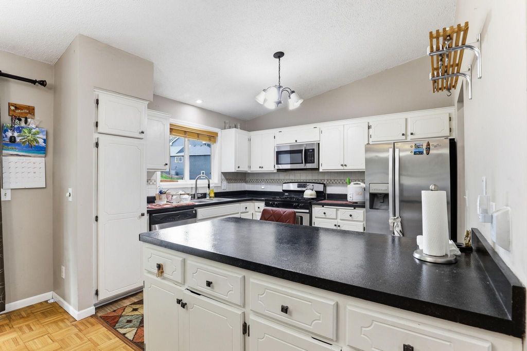 17762 S Shore Lane W, Eden Prairie, MN 55346 — photo 4