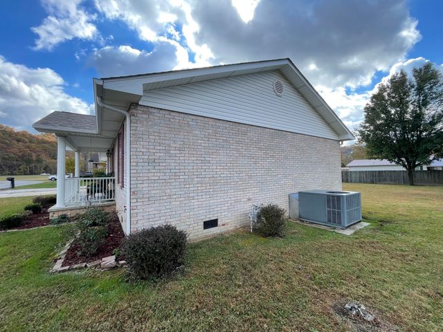 100 Spruce Tree, Barbourville, KY 40906