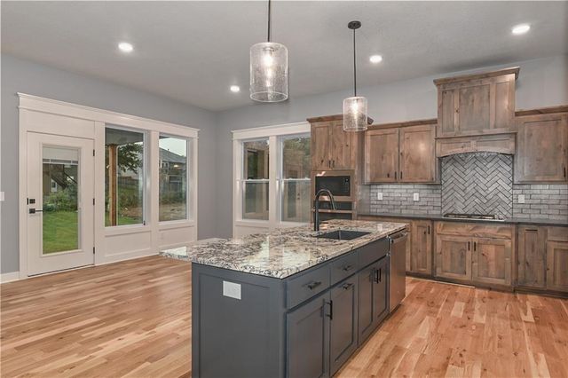 6004 Apache Drive, Shawnee, KS 66226