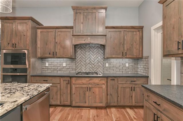 6004 Apache Drive, Shawnee, KS 66226