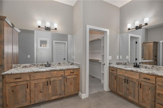 6004 Apache Drive, Shawnee, KS 66226