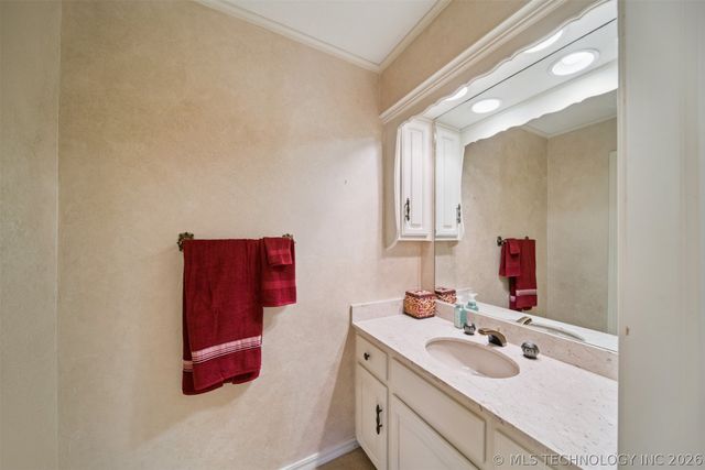 6915 E 106th Street, Tulsa, OK 74133