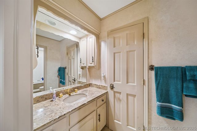 6915 E 106th Street, Tulsa, OK 74133