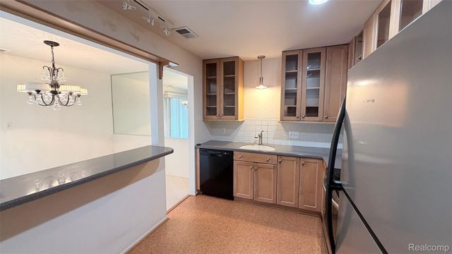 24219 Evergreen Road 39, Southfield, MI 48075