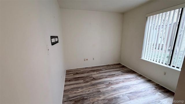 24219 Evergreen Road 39, Southfield, MI 48075