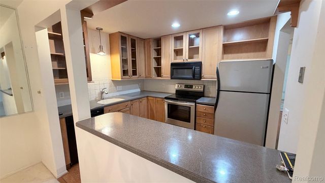 24219 Evergreen Road 39, Southfield, MI 48075