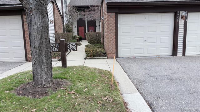 24219 Evergreen Road 39, Southfield, MI 48075