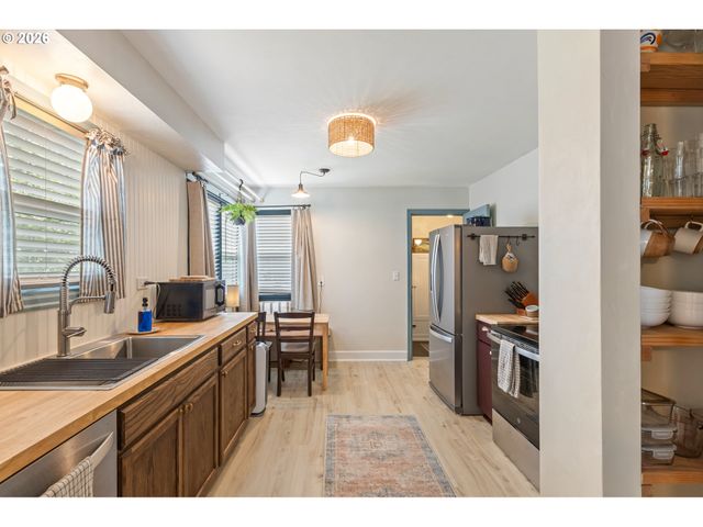 824 W NEBO St, Roseburg, OR 97471