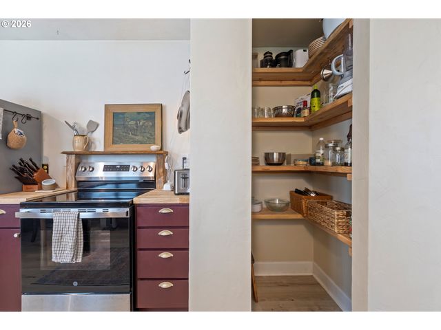 824 W NEBO St, Roseburg, OR 97471