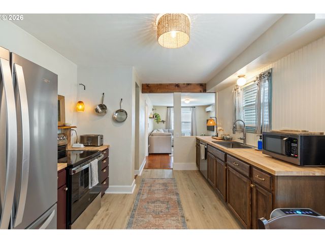 824 W NEBO St, Roseburg, OR 97471