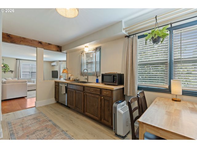 824 W NEBO St, Roseburg, OR 97471