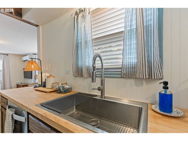 824 W NEBO St, Roseburg, OR 97471