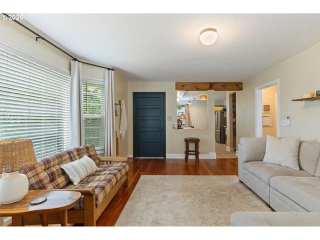 824 W NEBO St, Roseburg, OR 97471