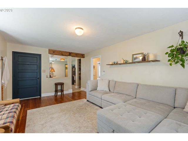 824 W NEBO St, Roseburg, OR 97471