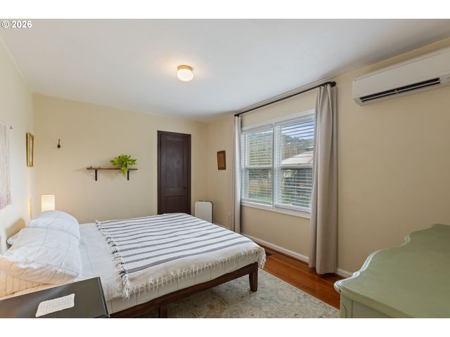 824 W NEBO St, Roseburg, OR 97471