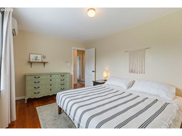 824 W NEBO St, Roseburg, OR 97471