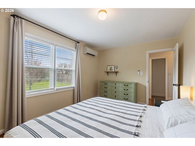 824 W NEBO St, Roseburg, OR 97471