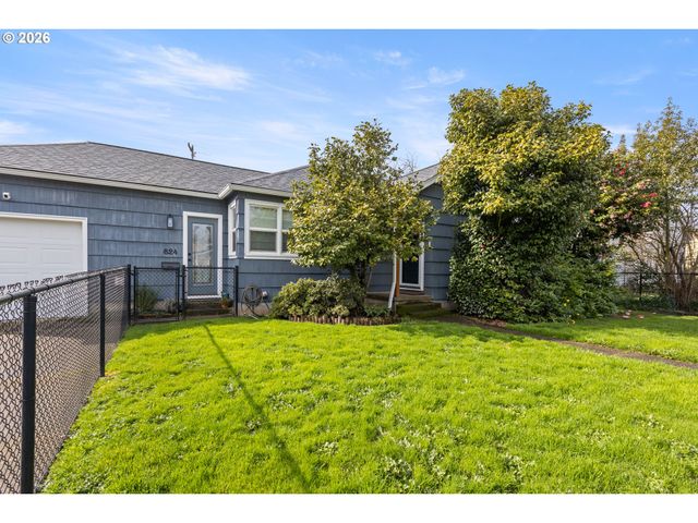 824 W NEBO St, Roseburg, OR 97471