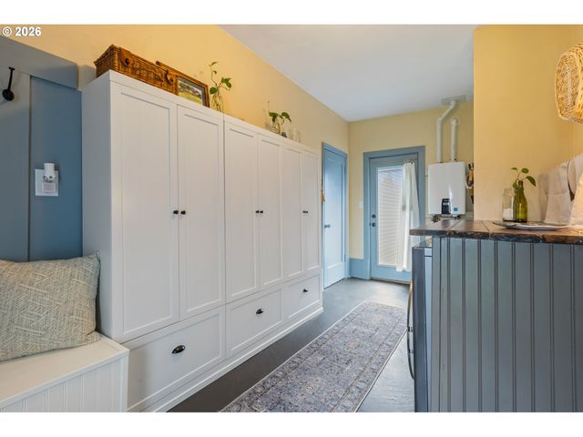 824 W NEBO St, Roseburg, OR 97471