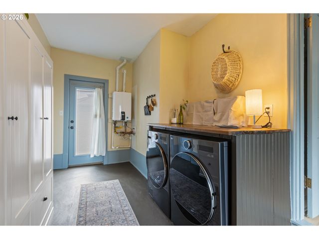 824 W NEBO St, Roseburg, OR 97471