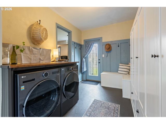 824 W NEBO St, Roseburg, OR 97471