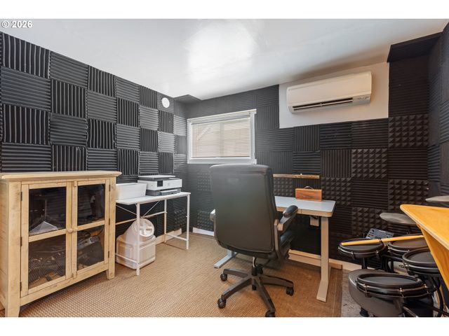 824 W NEBO St, Roseburg, OR 97471