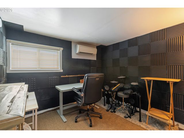 824 W NEBO St, Roseburg, OR 97471