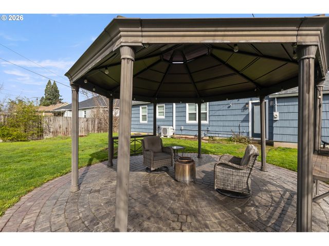 824 W NEBO St, Roseburg, OR 97471
