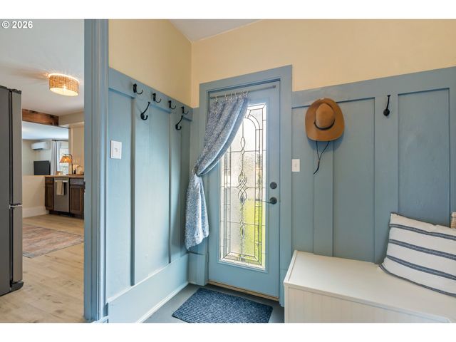 824 W NEBO St, Roseburg, OR 97471