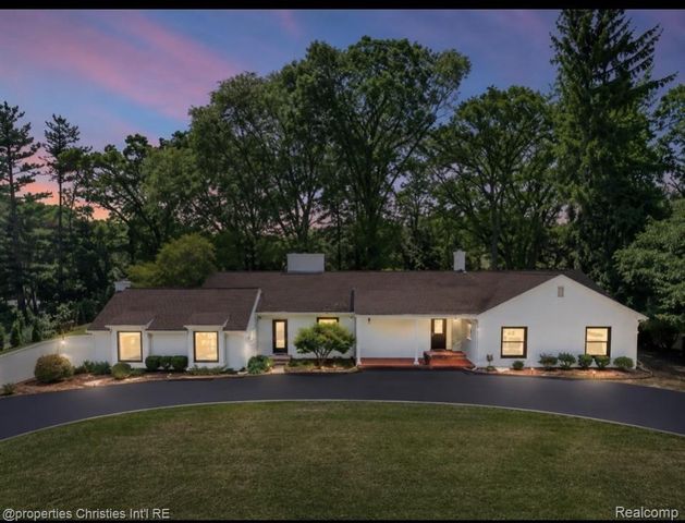 1257 Charrington Road, Bloomfield Hills, MI 48301