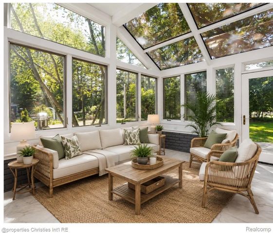 1257 Charrington Road, Bloomfield Hills, MI 48301