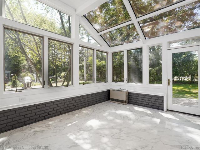 1257 Charrington Road, Bloomfield Hills, MI 48301