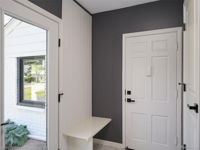 1257 Charrington Road, Bloomfield Hills, MI 48301