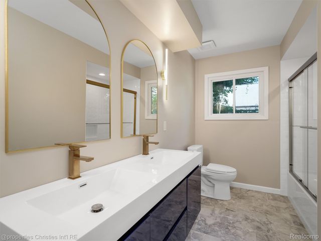 1257 Charrington Road, Bloomfield Hills, MI 48301