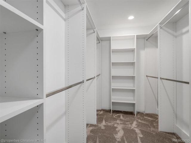 1257 Charrington Road, Bloomfield Hills, MI 48301