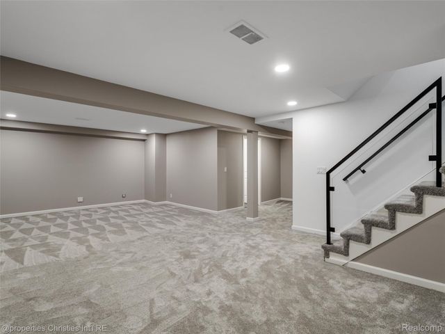 1257 Charrington Road, Bloomfield Hills, MI 48301