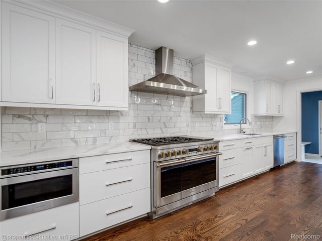 1257 Charrington Road, Bloomfield Hills, MI 48301