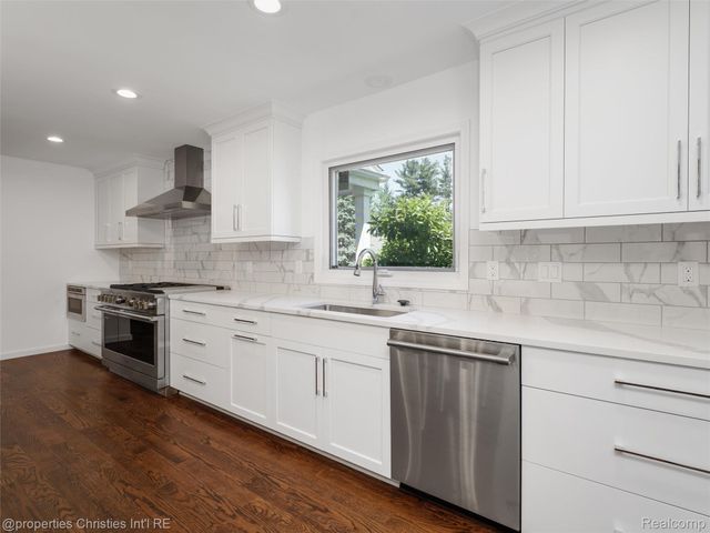 1257 Charrington Road, Bloomfield Hills, MI 48301
